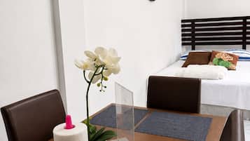 Economy Quadruple Room, Smoking, Courtyard View | Langsir/tirai gelap terus, seterika/papan seterika, Wi-fi percuma