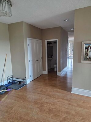 Interior - Spacious Apartment 5 min away from the Heart of DC (Provo)