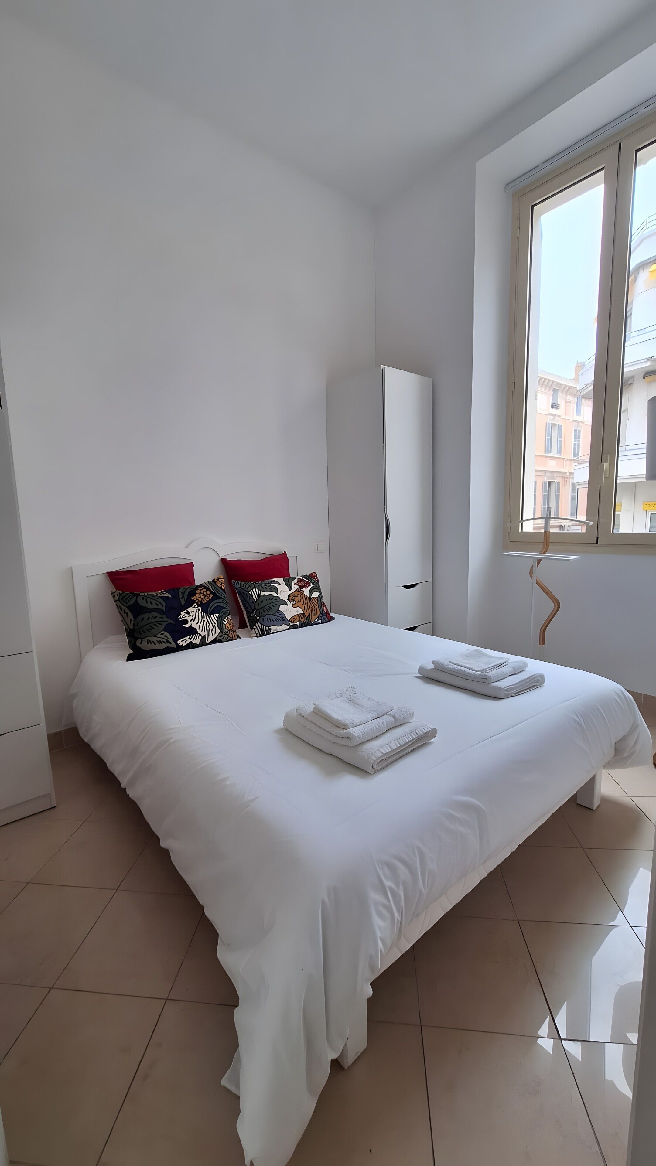 1 habitación, tabla de planchar con plancha, wifi y ropa de cama 