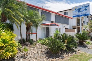 Exterior - Luxury Beach side stay in Miami - 5 mins to Burleigh Heads (Miami)