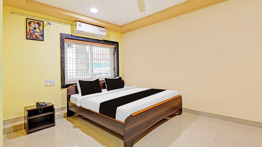 Super OYO Collection O NAD Near Airport