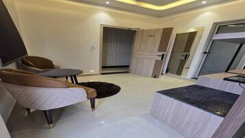 Deluxe Double Room, Balcony, City View | Interior