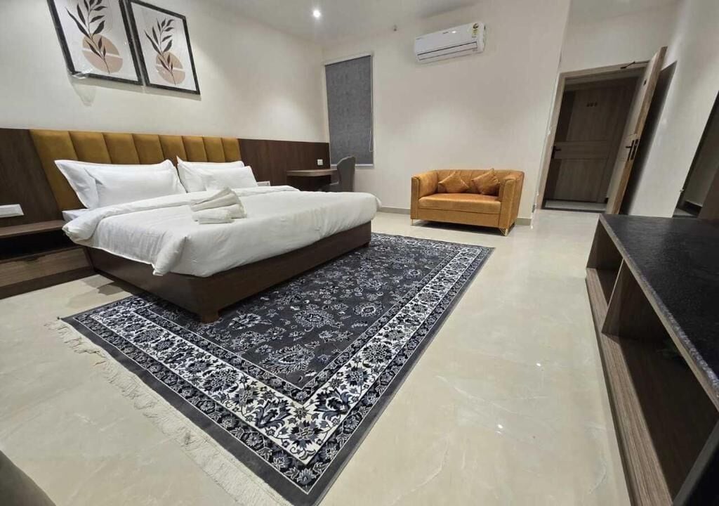 Deluxe Double Room, Balcony, City View | In-room safe, desk, laptop workspace, soundproofing