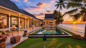 Villa Deluxe - utsikt mot stranden | Pool | Utomhuspool