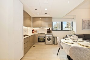 Classic-Apartment, Balkon, Stadtblick | Eigene Küche