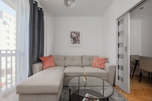 Classic Apartment, 2 Bedrooms, Courtyard View | Living area - Lumina 3-room Apart near Park & Balcony (Warszawa)