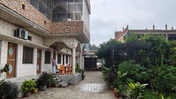 Fachada de la propiedad
