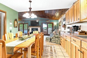 Dining - Lake Petenwell Hideaway with Private Dock & Kayaks (Arkdale)