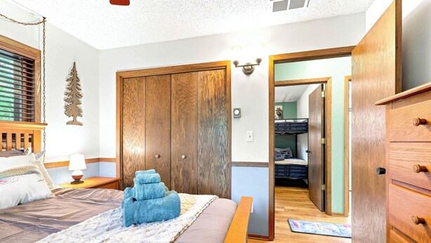 2 bedrooms, iron/ironing board, WiFi (free), bed sheets