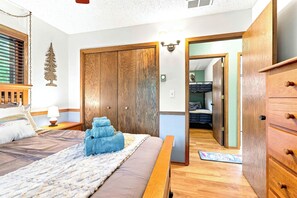 Room - Lake Petenwell Hideaway with Private Dock & Kayaks (Arkdale)