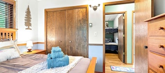 Lake Petenwell Hideaway with Private Dock & Kayaks