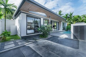 A modern house with a pool, large windows, and a covered patio area. - Villa Koha 2BR at Aileen Villas Naithon (Chang Wat Phuket)