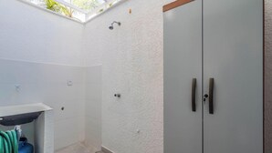 A bathroom with a shower, a toilet, and a sink. There is a window above the shower. - Apt in Condo w/ Pool 400m From the Beach Edt0018 (Porto Seguro)