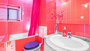 Douche, sèche-cheveux