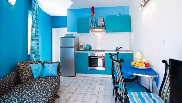 TV - Lovely apartment in Seget Vranjica with WiFi (Seget Vranjica)
