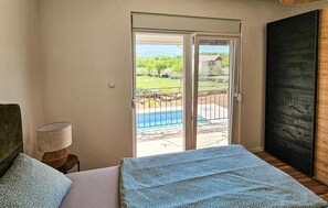 Room - Awesome home in Ervenik (Ervenik)