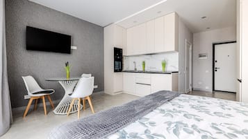 Estudio Confort, balcón, vista a la ciudad | Cortinas blackout, tabla de planchar con plancha y wifi gratis