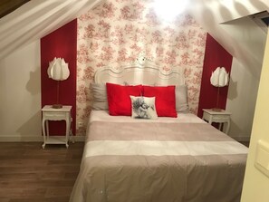 Silitysrauta/-lauta, vauvan matkasänky, ilmainen Wi-Fi, vuodevaatteet