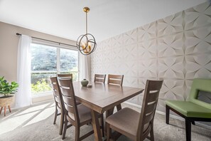 Dining - Spacious Garden House Near Red Rocks (Lakewood)