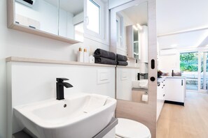 Bathroom - Dreamy houseboat by the sea with terrace and hot tub (Portoroz)