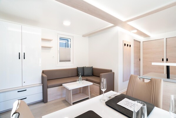 Interior - Dreamy houseboat by the sea with terrace and hot tub (Portoroz)