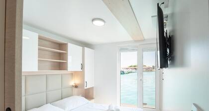 Comfortable houseboat in a prime marina location
