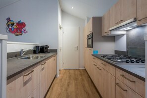 Private kitchen - Modern home in Hoogerheide with terrace (Hoogerheide)