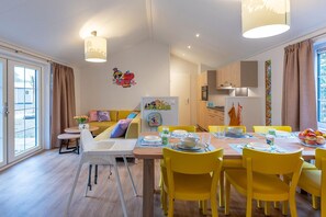Dining - Modern home in Hoogerheide with terrace (Hoogerheide)