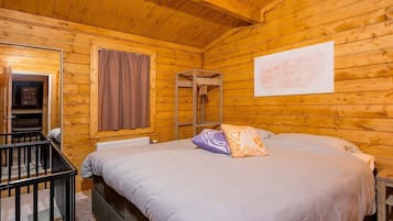 3 室のベッドルーム、旅行用ベビーベッド、WiFi (無料)