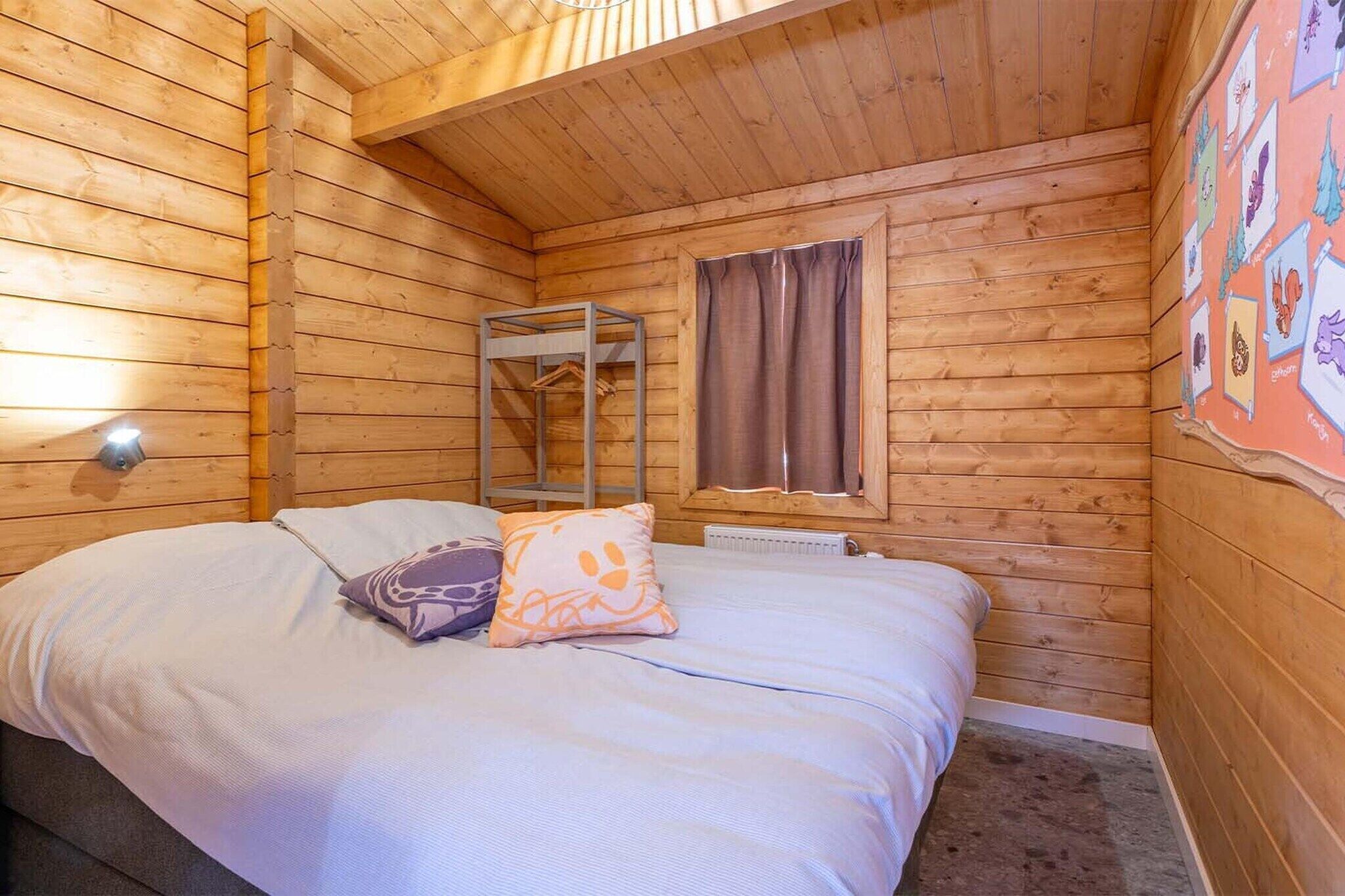 3 bedrooms, travel crib, WiFi (free)