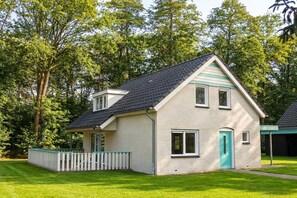 Exterior - Family villa in Hoogerheide with shared pool (Hoogerheide)