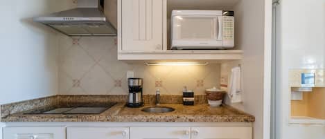 Basic Apartment | Private kitchen