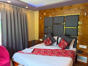 Premium Double Room | Desk, laptop workspace, soundproofing, iron/ironing board (on request) - Hotel Eden Retreat (Pahalgam)