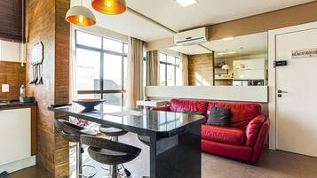 Basic Apartment | Dining