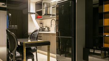 Basic Apartment | Dining