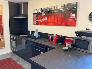 Coffee/tea maker, fridge, microwave, oven