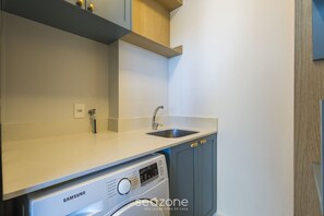 Basic Apartment | Bahagian dalam