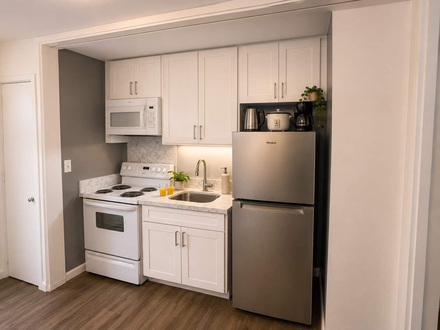 Apartment (0 Bedroom) | Dapur peribadi | Pembancuh kopi/teh, peti sejuk, ketuhar gelombang mikro, ketuhar 