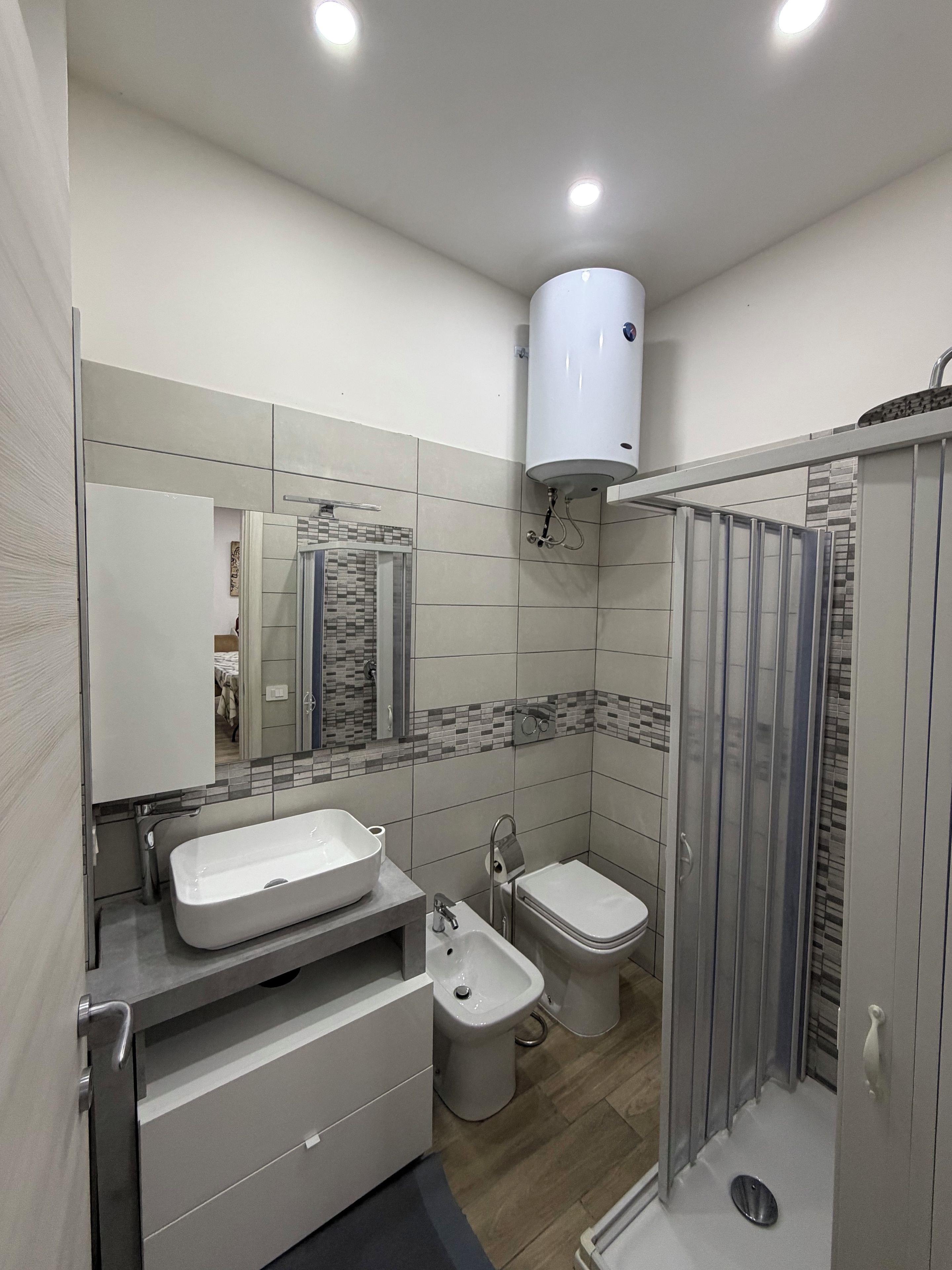 Stanza Golfo | Baño | Ducha, secador de pelo, toallas y jabón