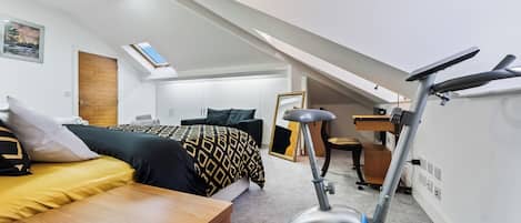 2 bedrooms, WiFi (free), individually decorated, individually furnished