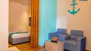 Studio | Hypo-allergenic bedding, desk, rollaway beds, free WiFi