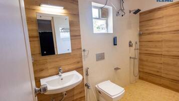 Shower, towels, soap, shampoo