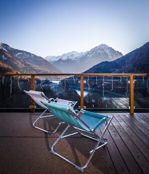 A deck with a lounge chair and a view of mountains. - THE VAUJANY MOUNTAIN LODGE (VAUJANY)