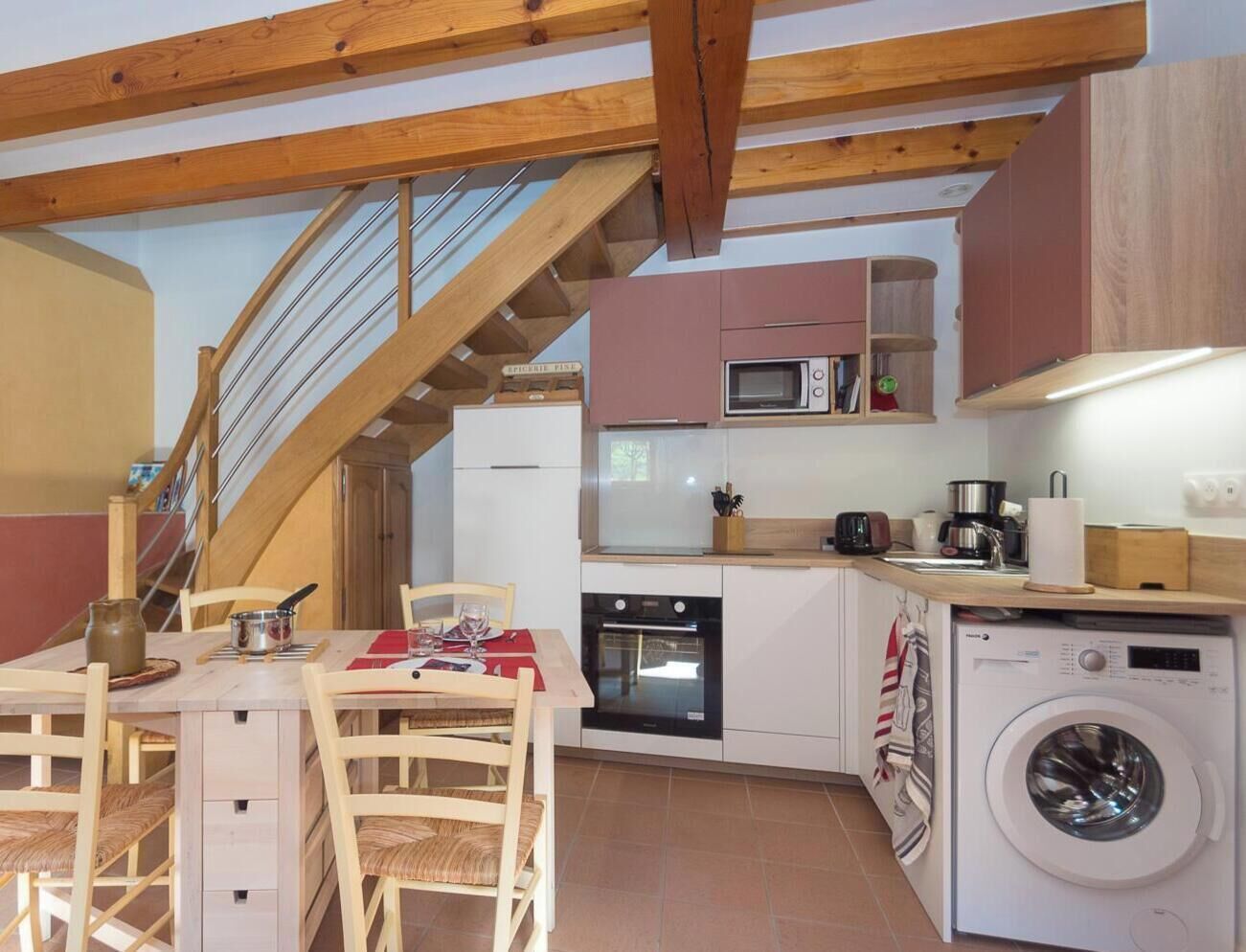 Kühlschrank, Mikrowelle, Ofen, Geschirrspüler