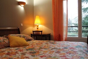 Room - Vrbo Property (SAINT VERAND)