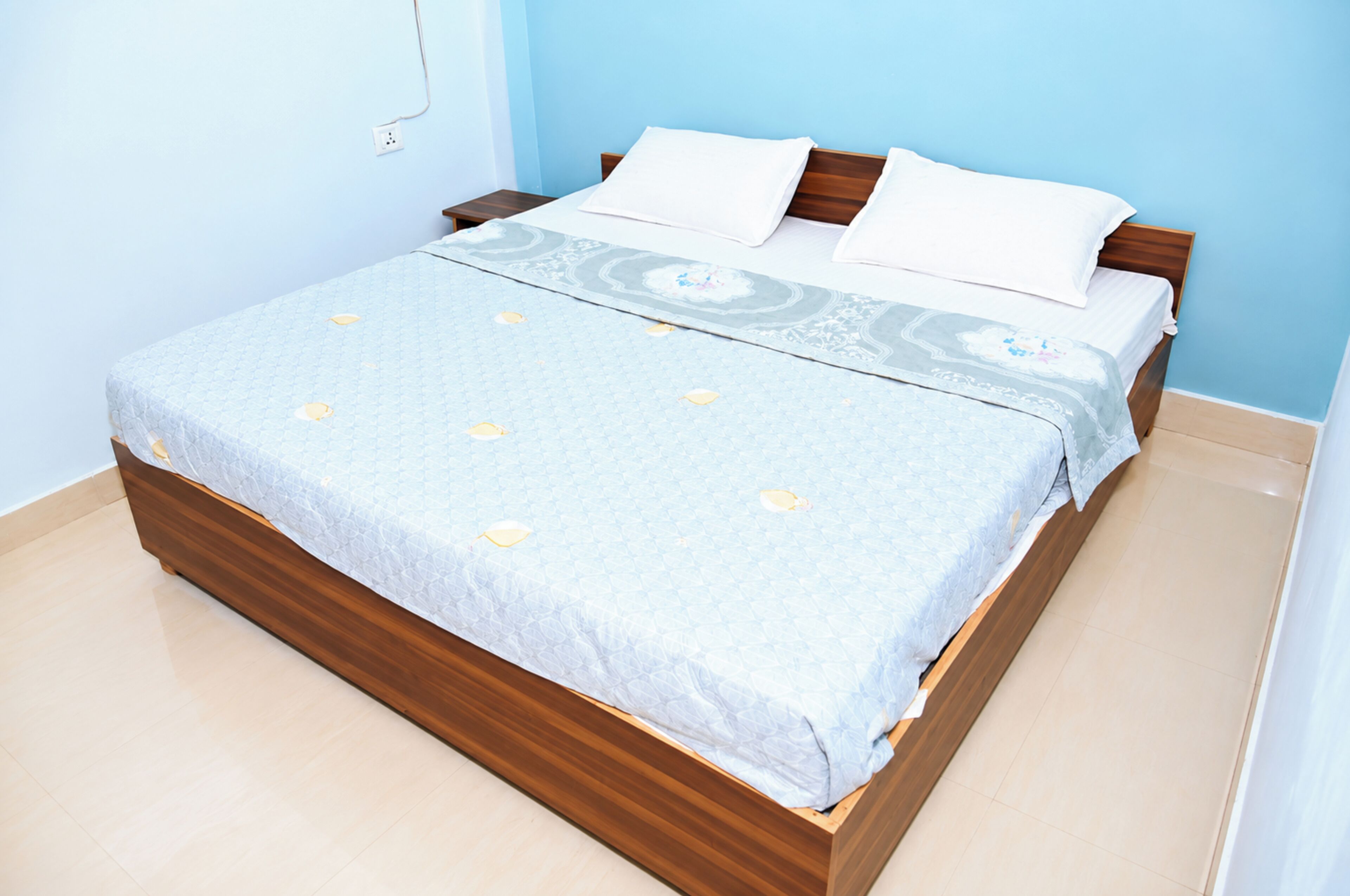 Hypo-allergenic bedding, desk, soundproofing, free WiFi