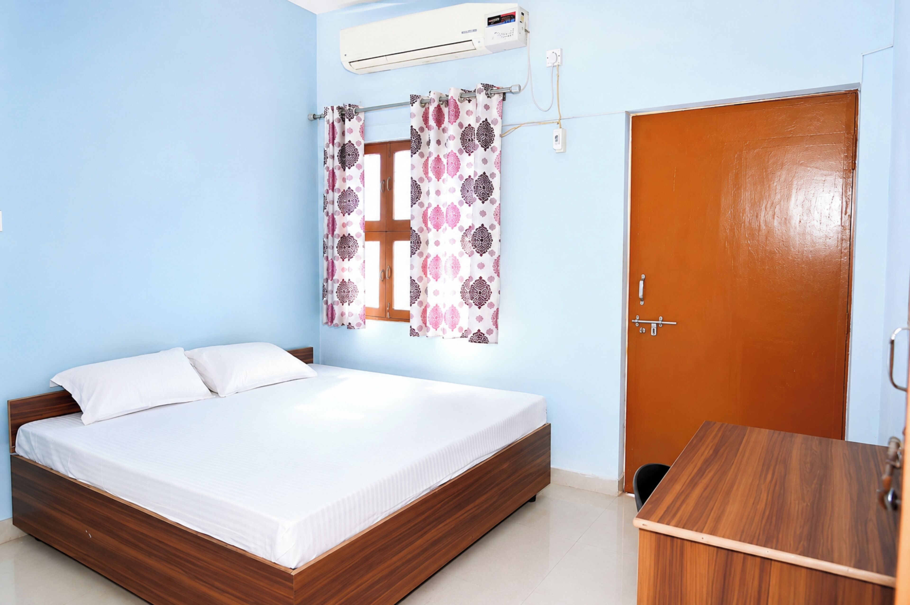 Phòng đôi Deluxe, máy điều hòa | Bộ đồ giường kháng dị ứng, bàn, phòng cách âm 
