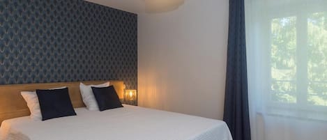 3 bedrooms, travel cot, free WiFi, bed sheets