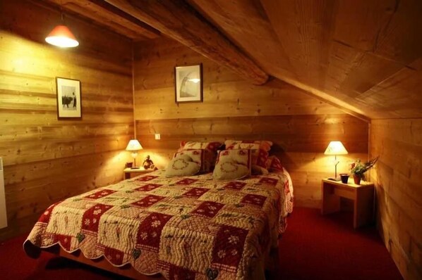 Travel cot, free WiFi, bed sheets