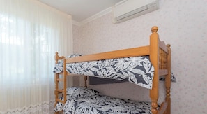 2 bedrooms, travel crib, WiFi (free) - At the Japanese Spring - 4**** (PIERRE CHATEL)